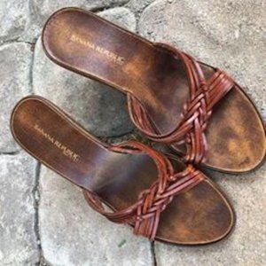 NEW Women Woven Banana republic Sandle 6